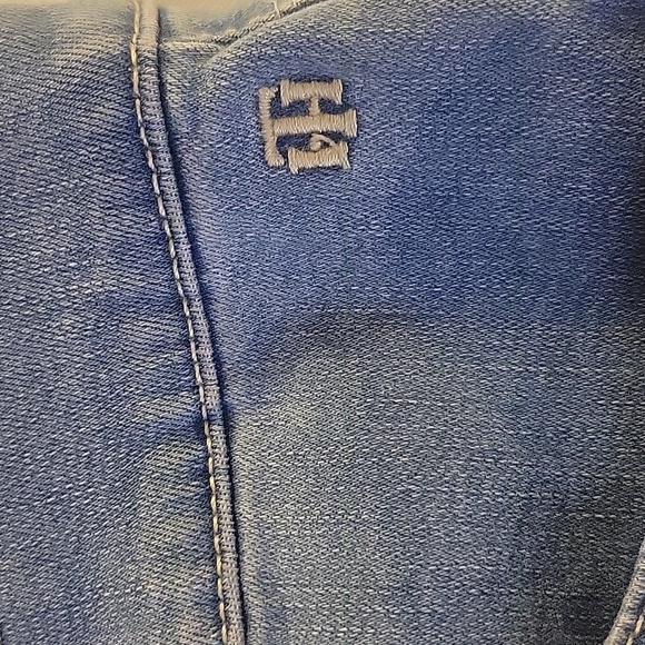 Tommy Hilfiger Women's Blue Denim Shorts, Size: 8 - Picture 2 of 11